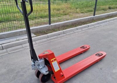 Ručni paletar Staxx LBF50 nosivosti 5.000 kg sa vilama 2.000 mm