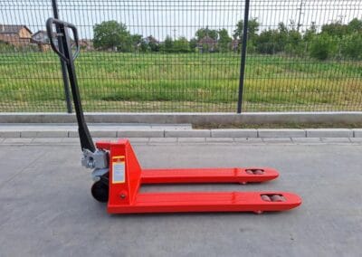 Ručni paletar Staxx LBF25 nosivosti 2.500 kg sa vilama 2.000 mm