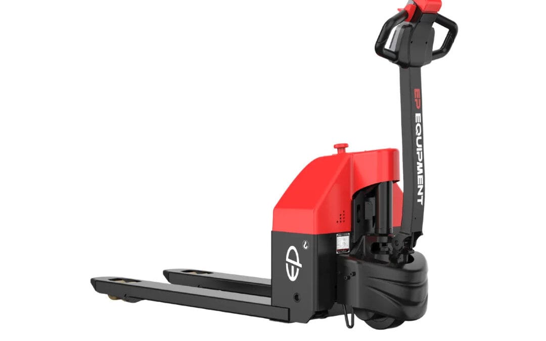Crveni elektro paletar EPT20-15ET nosivosti 1500 kg sa spuštenim vilama